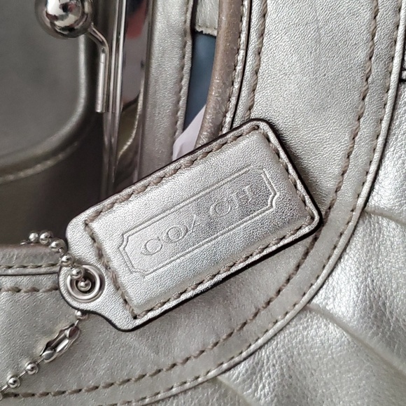 Coach Ergo Silver Metallic Pleated Leather Kisslock Shoulder Bag # 12831 - Picture 5 of 16